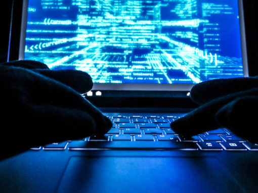 Las estrategias de ciberseguridad están planeadas para defender a las empresas de grandes riesgos, una vulnerabilidad en el sistema que es crítica es el robo de datos